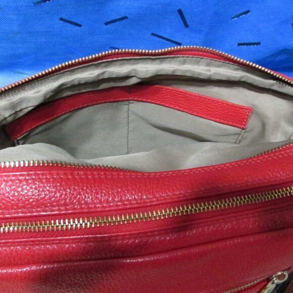 P1353-NWOT Valentina Red Pebble Italian Leather Crossbody Dual Entry - Picture 9 of 9
